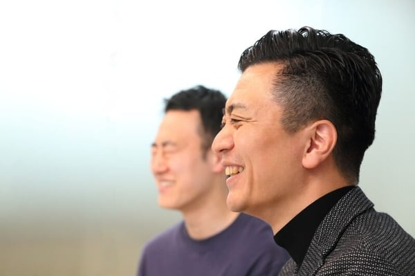 【写真】コーセー化粧品販売株式会社　EC事業推進部ダイレクトビジネス室 室長 塩谷悠様、コーセープロビジョン株式会社 澤井敦彦様