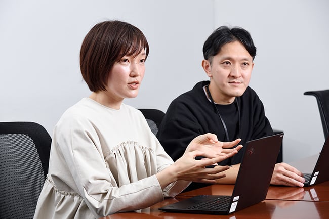 【写真】株式会社パルコ 顧客政策部 政策チーム 大木理恵様、高森敦史様がインタビューを受けている